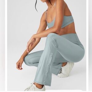 Alo game changer legging with snaps